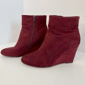 Christian Siriano Burgundy Faux Suede Wedge Heel Boots Sz 9.5